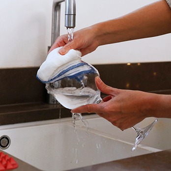 Cleaning wine glass